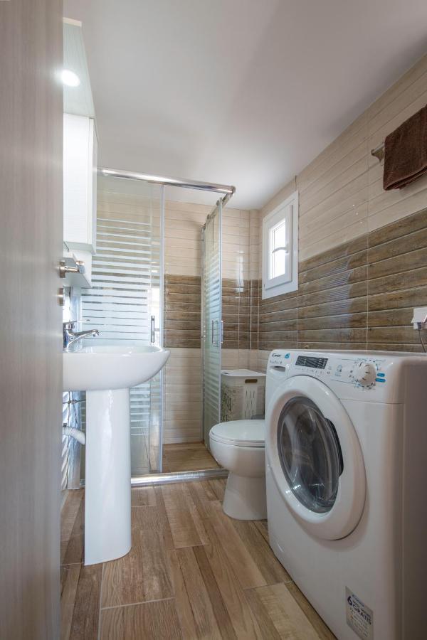 Cosy Apartment With Terrace Near Metro Station Atenas Exterior foto
