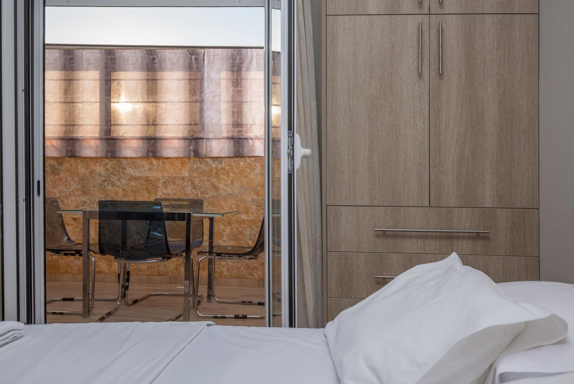 Cosy Apartment With Terrace Near Metro Station Atenas Exterior foto