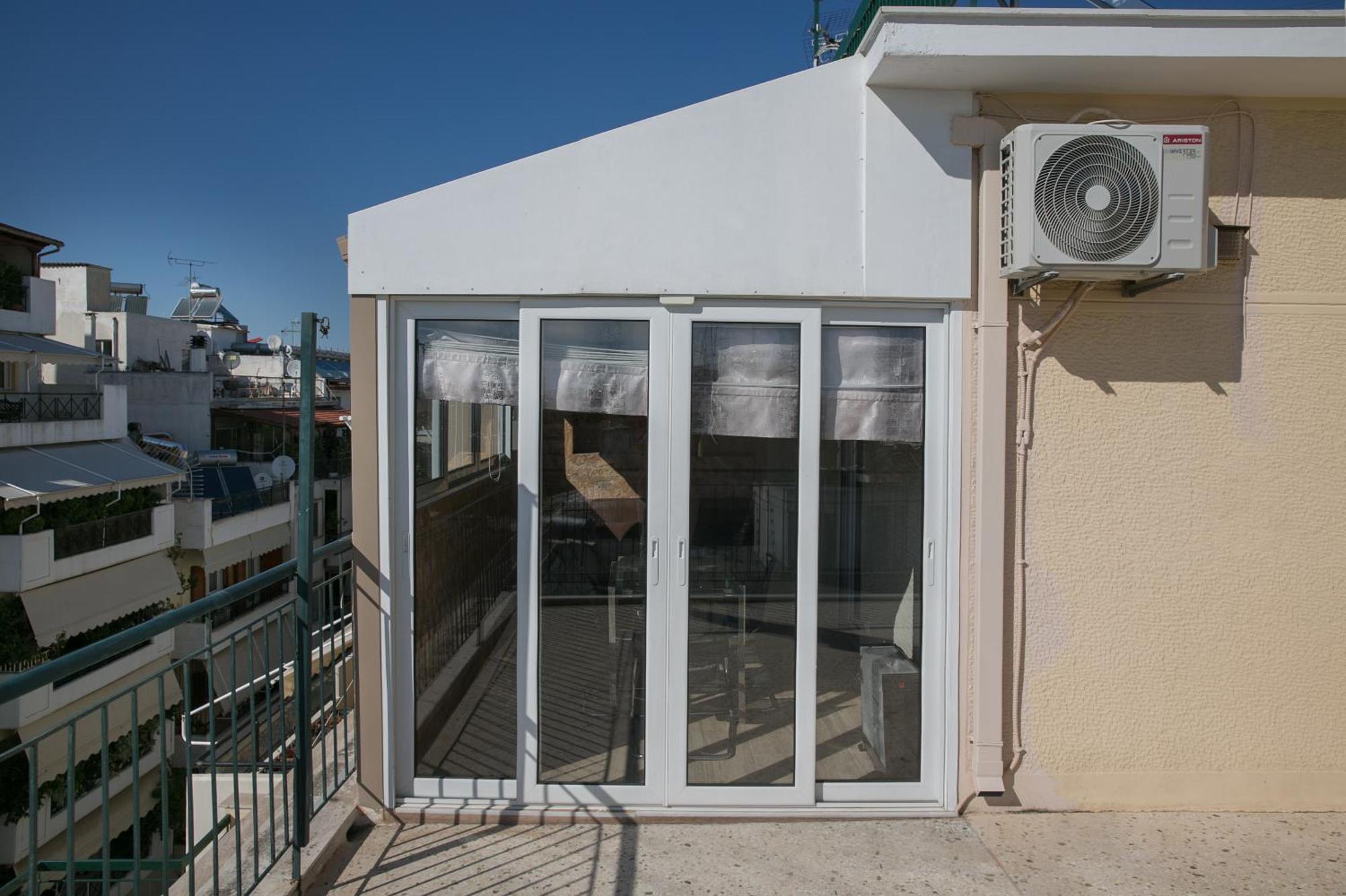 Cosy Apartment With Terrace Near Metro Station Atenas Exterior foto